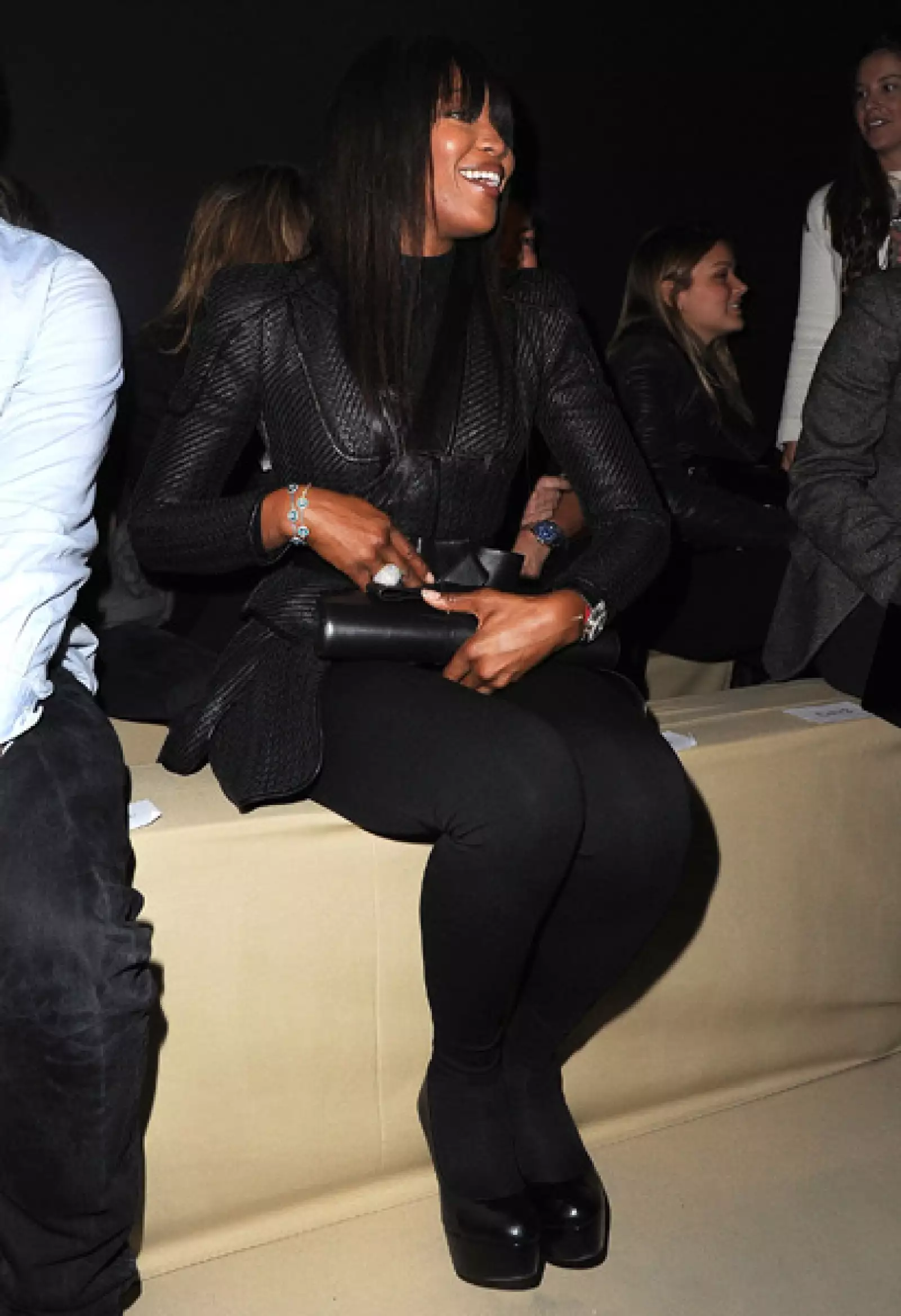 A la modelo Naomi Campbell la vimos en la primera fila durante la presentación de la colección Otoño-Invierno de Alexander McQueen.