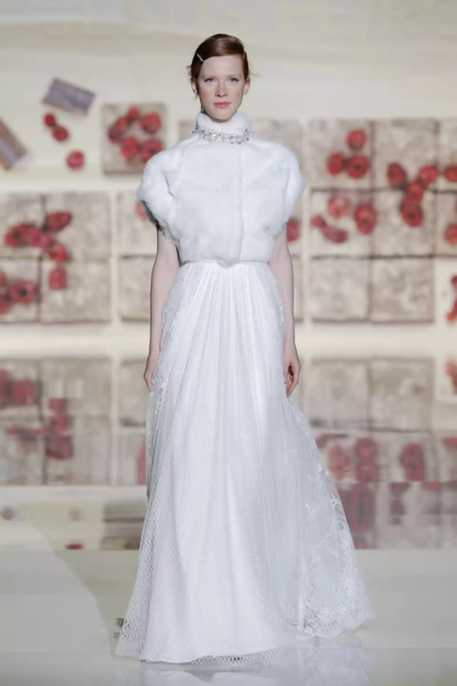 Vestido de chantilly con piel de la Pelleteria La Siberia de Barcelona.