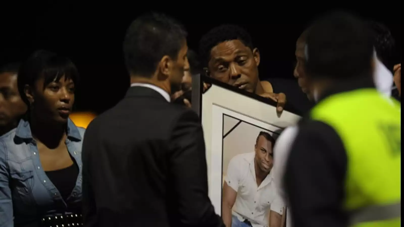 familiares de benitez reciben sus restos en ecuador