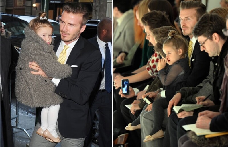La pequeña observó atenta el desfile de su mamá.