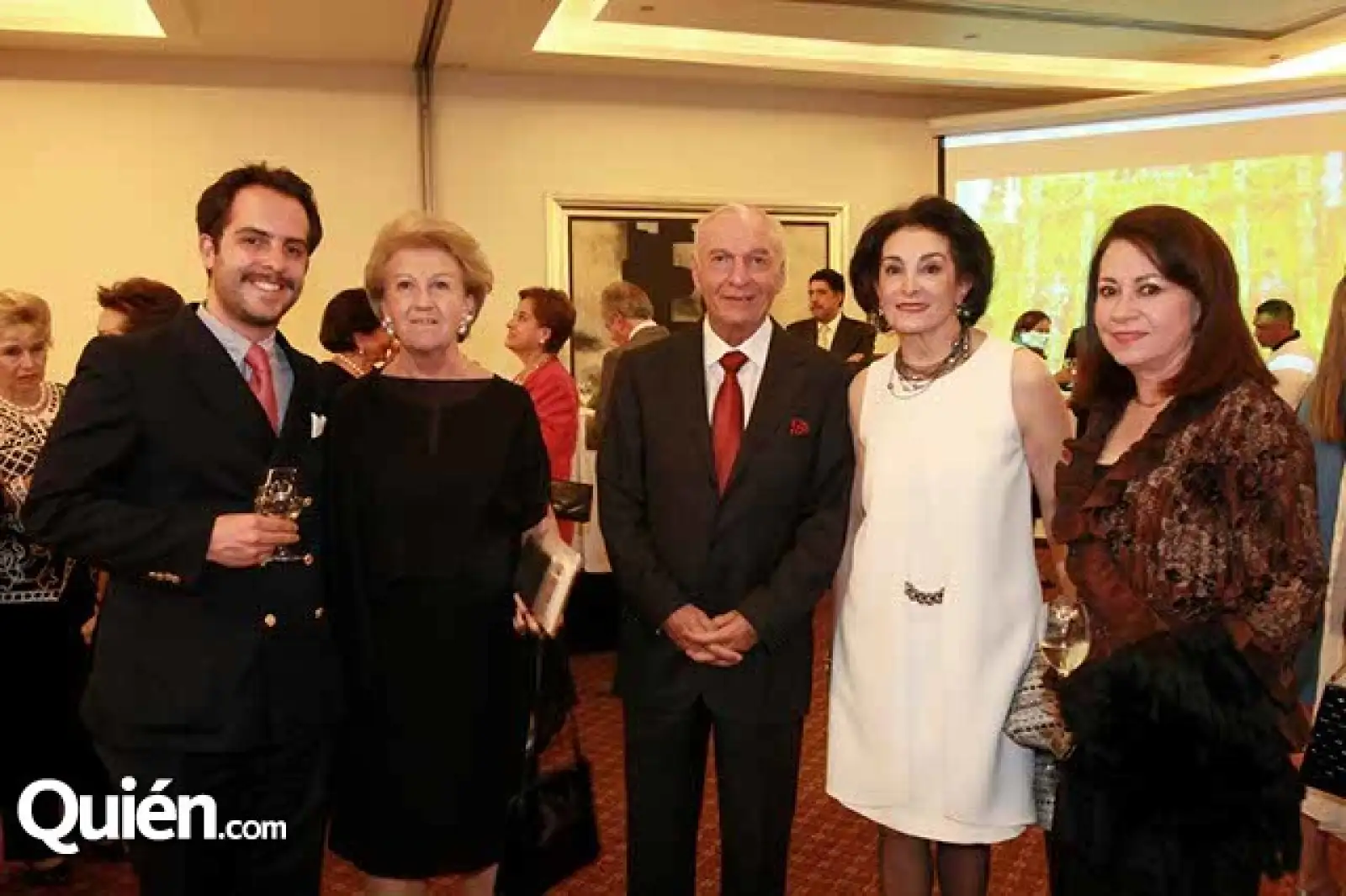 Gerardo Hernández,Cristina Artigas,Alejandro y Laila Aboumrad con Lindaly de Valdez