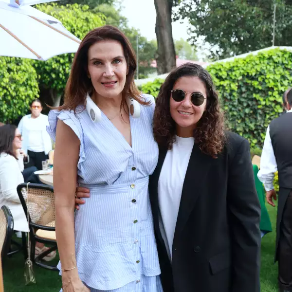 Eva Sarquis  y Mariel Duayhe