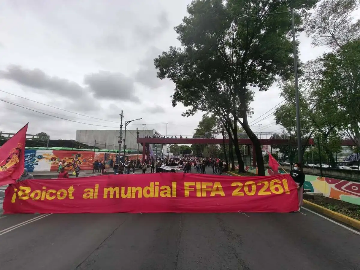 Marcha de la CNTE hacia el Estadio Banorte