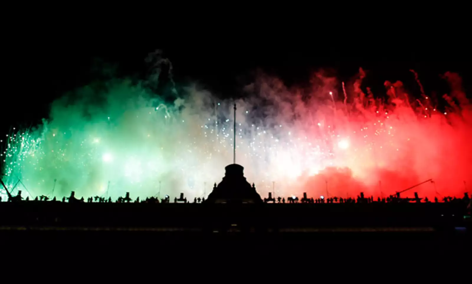 Los colores patrios exaltaron el ánimo de los connacionales.