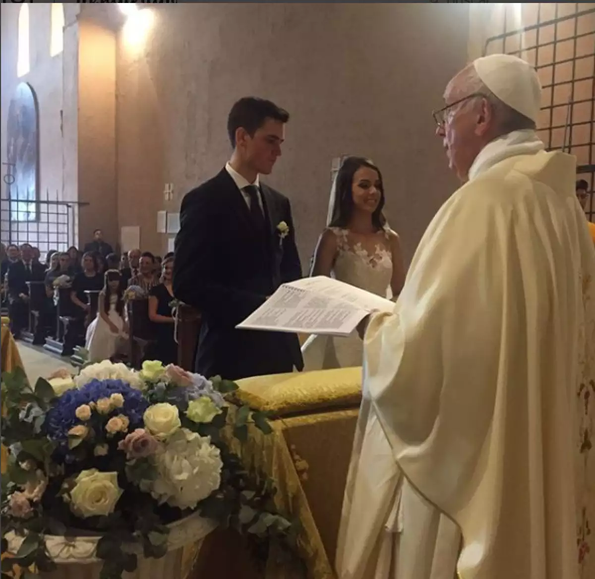 Papa casa a empleados Vaticano