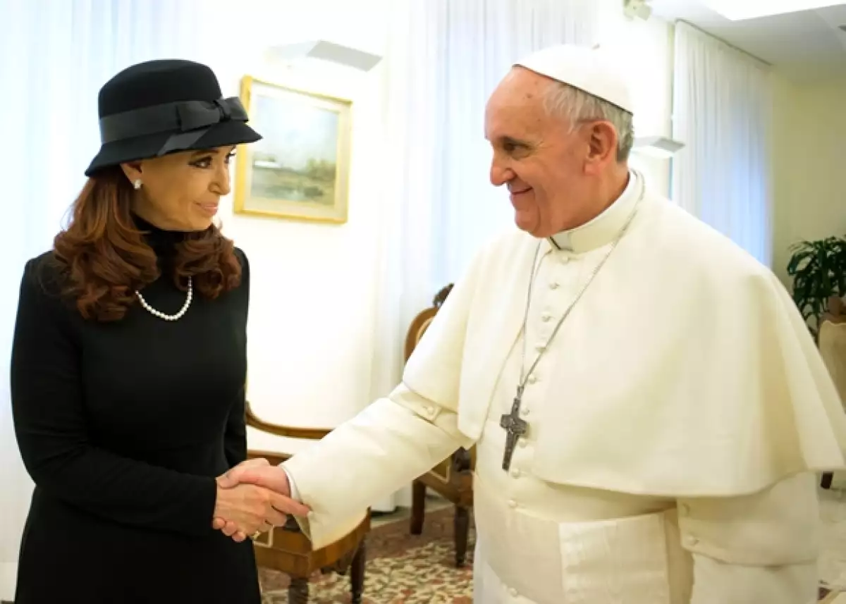 La presidenta de Argentina se reunió este lunes con Francisco en el Vaticano, con quien en el pasado su esposo, ex presidente argentino, tuvo fuertes diferencias.