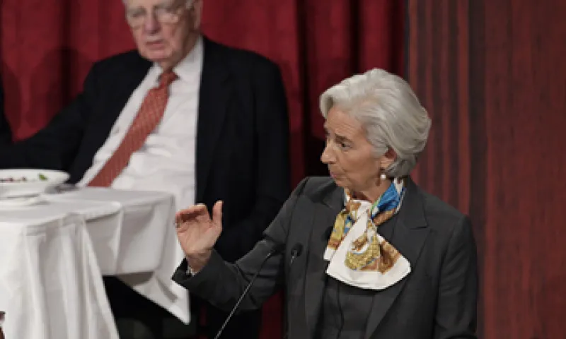 Para reducir el alto nivel de desempleo global es necesario generar crecimiento económico, dijo Lagarde. (Foto: AP)