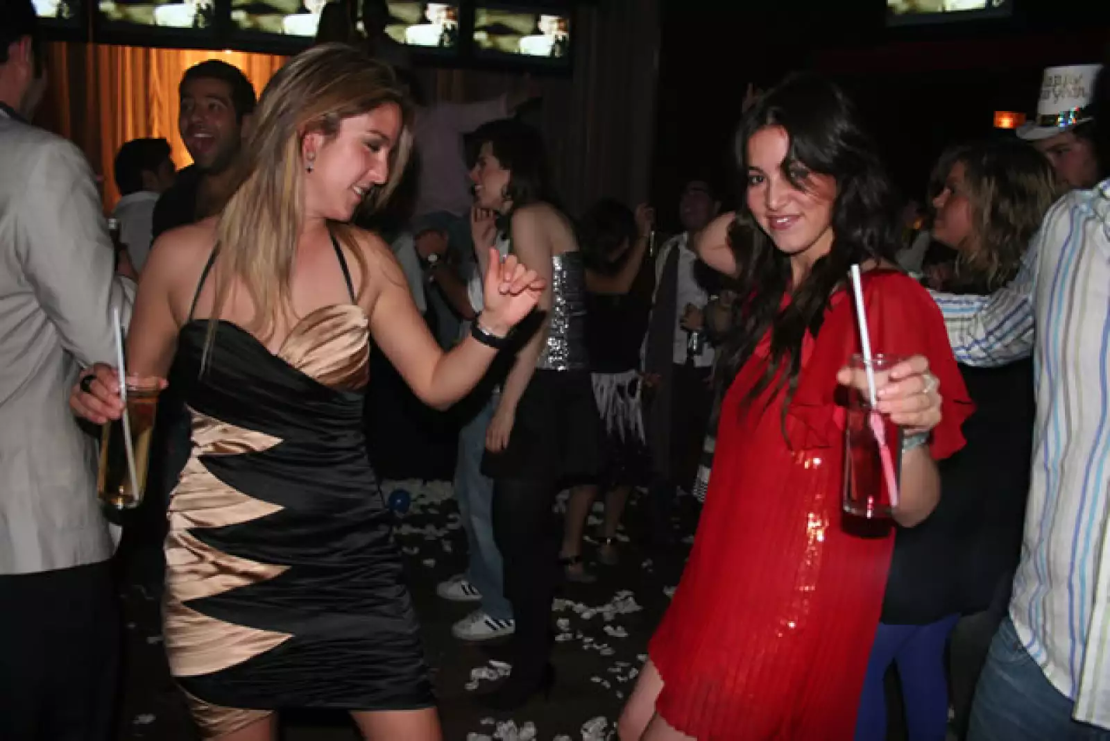 Renata y Carolina Lobo.