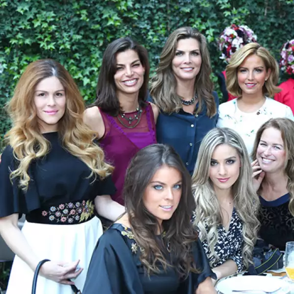 (arriba) Yael Sandler,Bárbara Coppel,Montserrat Oliver y Karla Díaz Leal,(abajo) Yael Sandler,Pamela Cortés y Xuxu