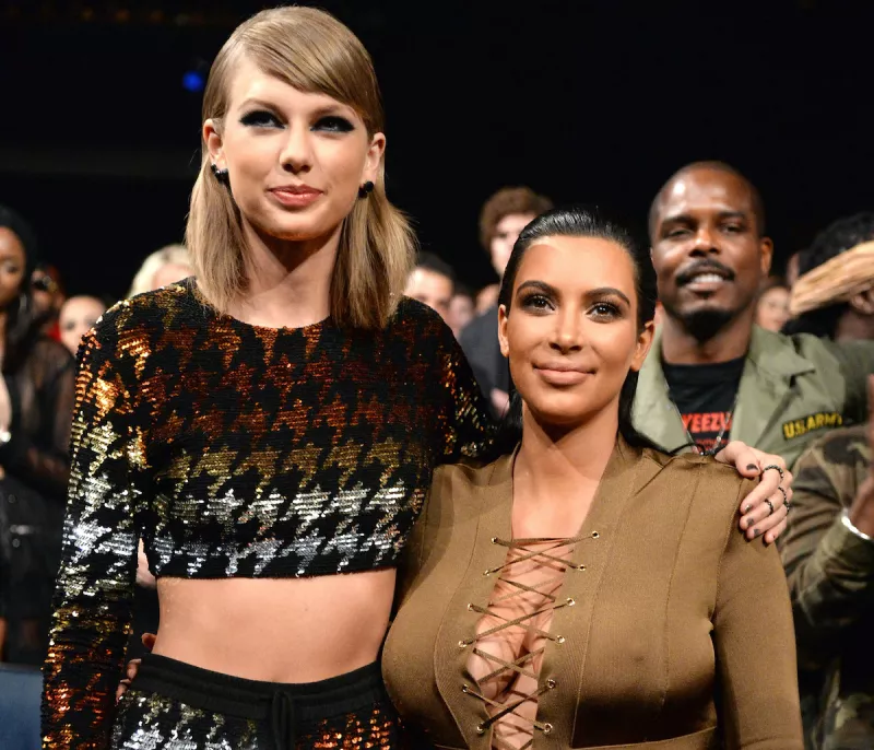 2015 MTV Video Music Awards - Backstage