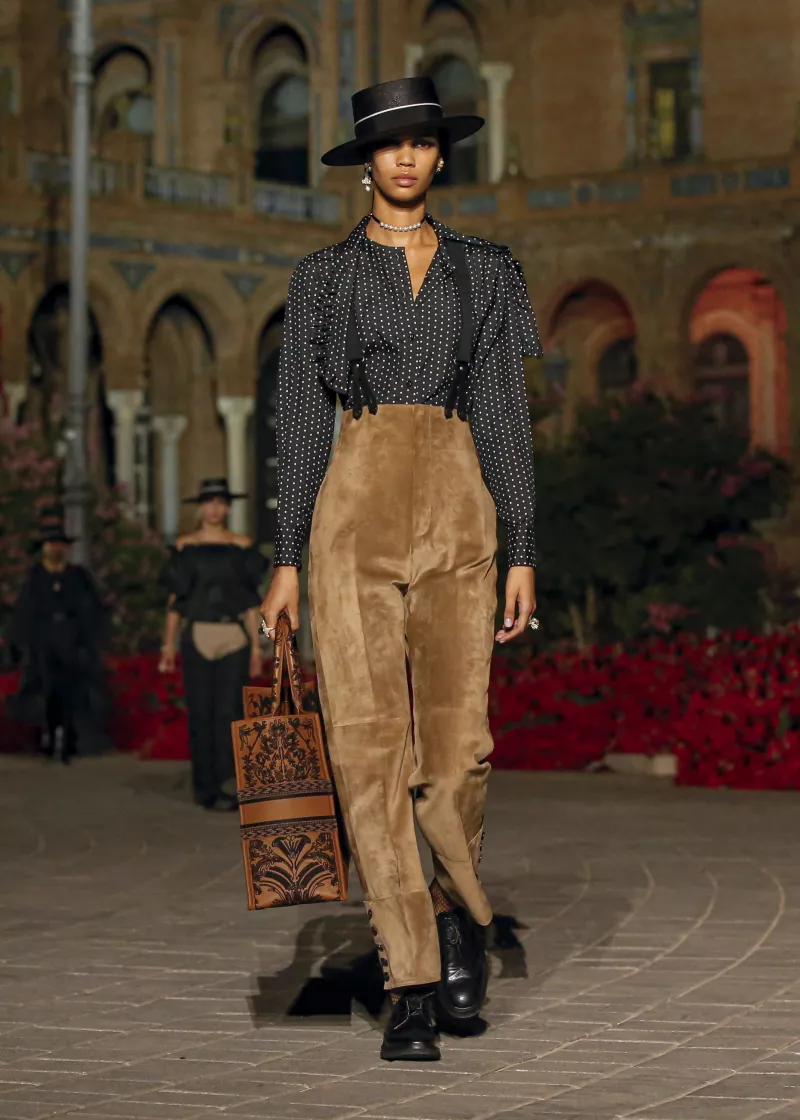 dior cruise 2023 sevillq