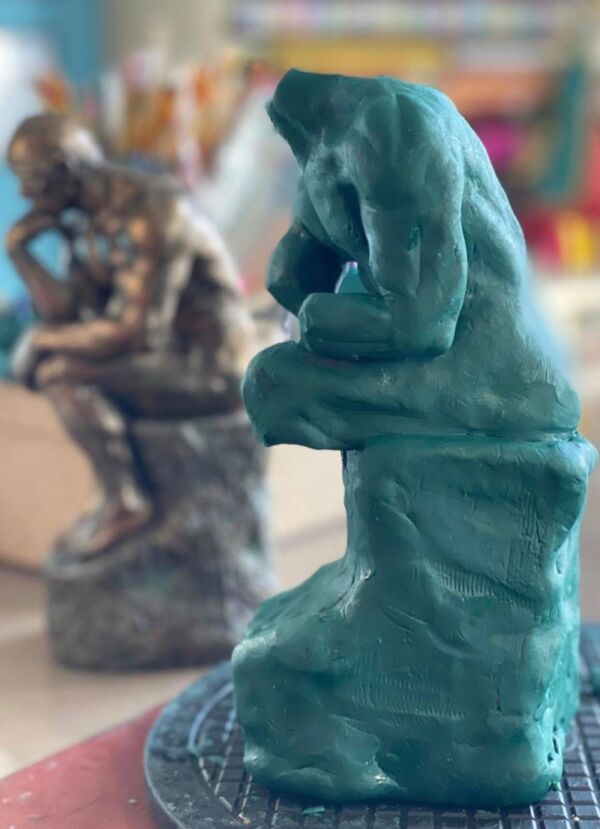 Escultura El Pensador de Rodin hecha por Miguel Torruco 3.jpg