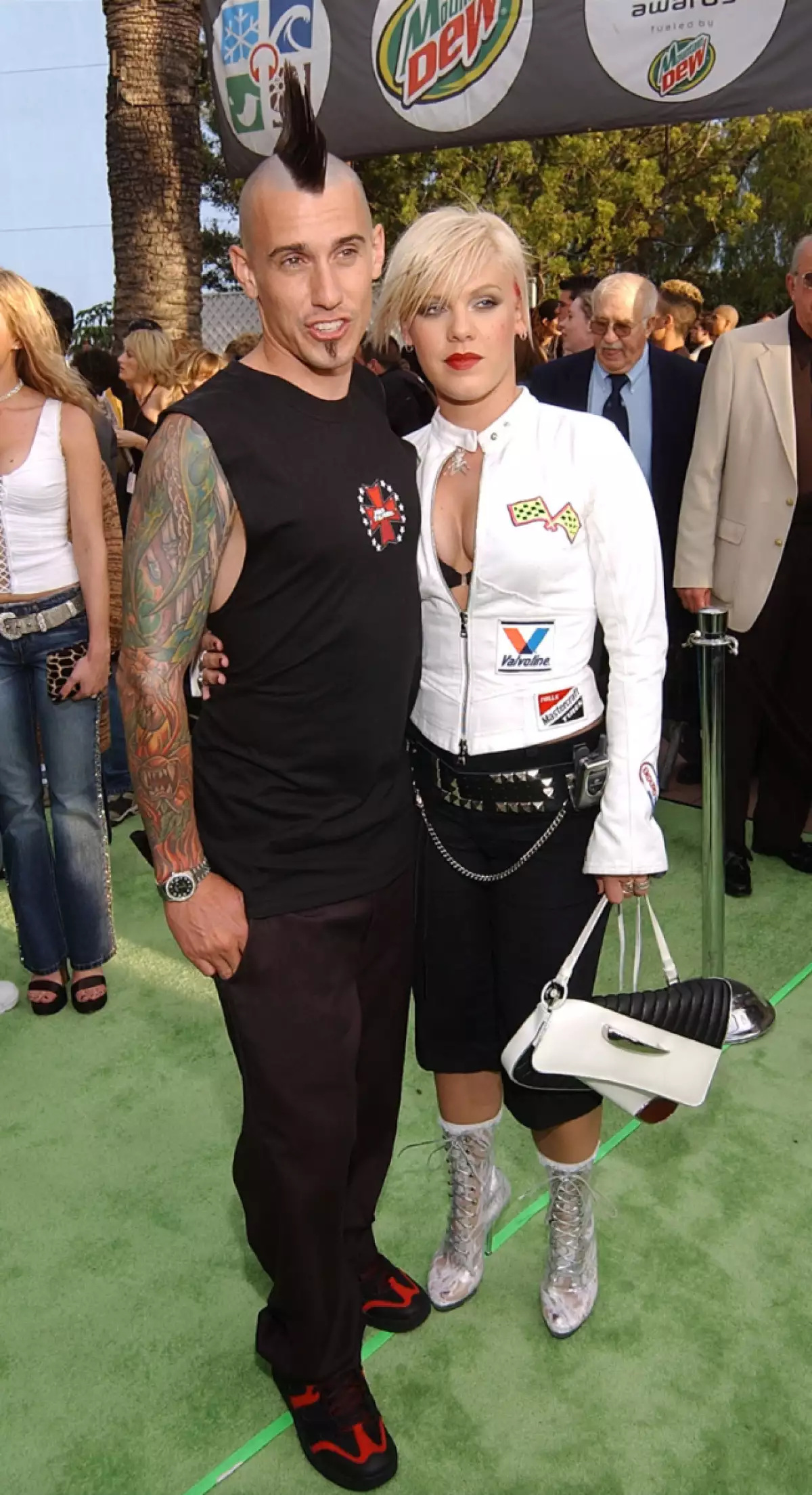 La cantante Pink y el ex piloto de motocross Carey Hart se divorcian tras 20 años de matrimonio
