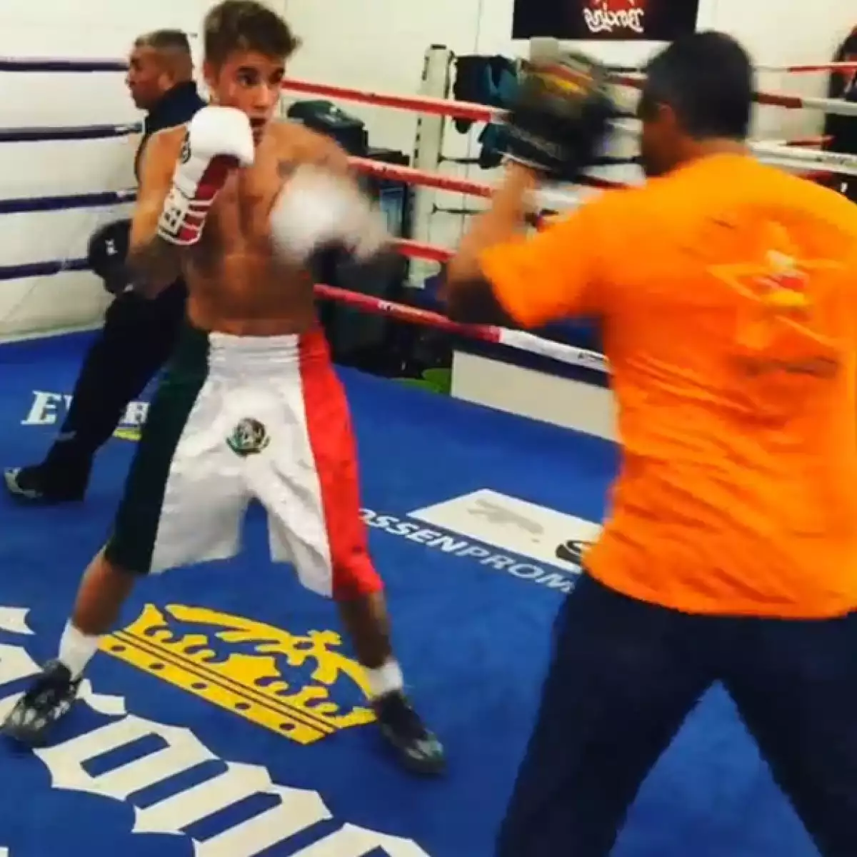 Justin parecía portar la prenda deportiva con orgullo y es que mostraba empeño en su entrenamiento.