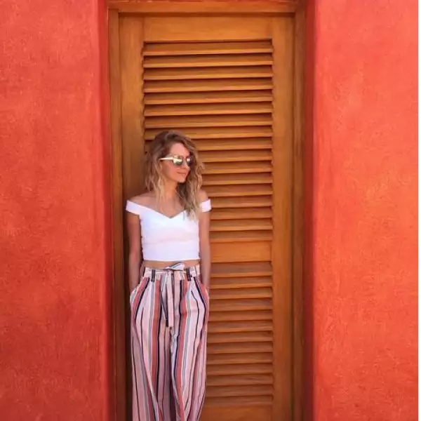 Flor Romo en Careyes. Básico de verano: crop top.