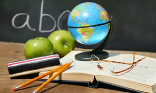 Las escuelas no pueden imponer proveedores para uniformes o útiles escolares.