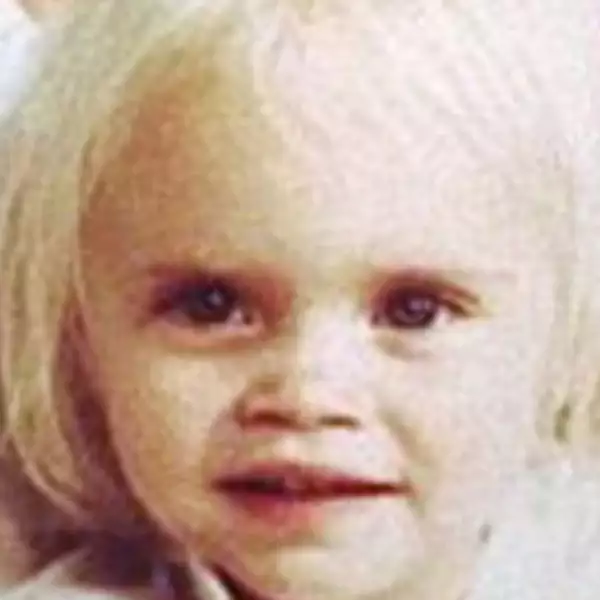 De pequeña Cara Delevingne no se caracterizaba por ser una niña linda. Pero ahora es una de las modelos más famosas y más sexys.