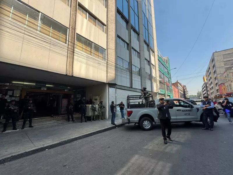 Catean Plaza Izazaga 89 por venta de productos "pirata"