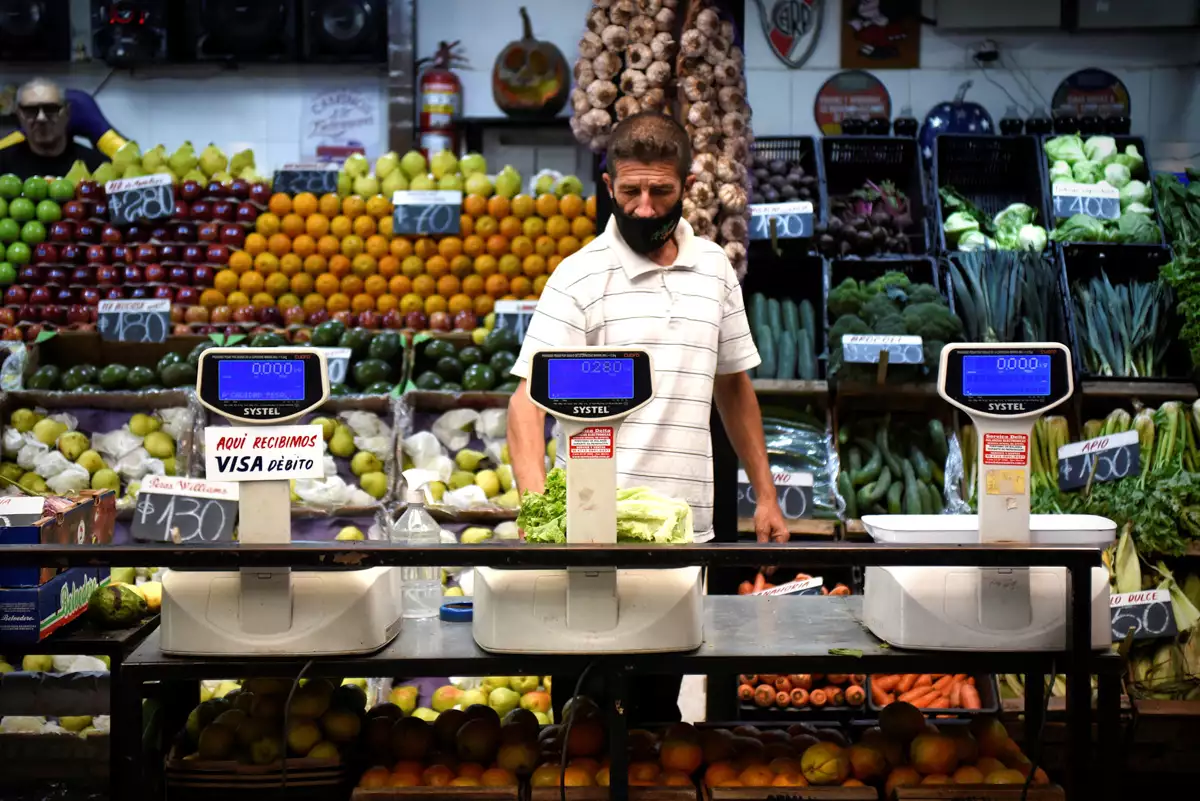 (Compra de los productos de la canasta básica)