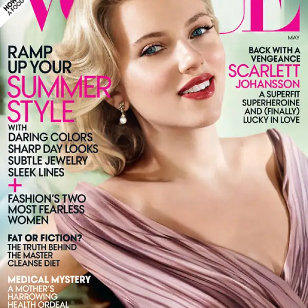 Scarlett Johansson en la edición de mayo de 2012 de la revista Vogue.
