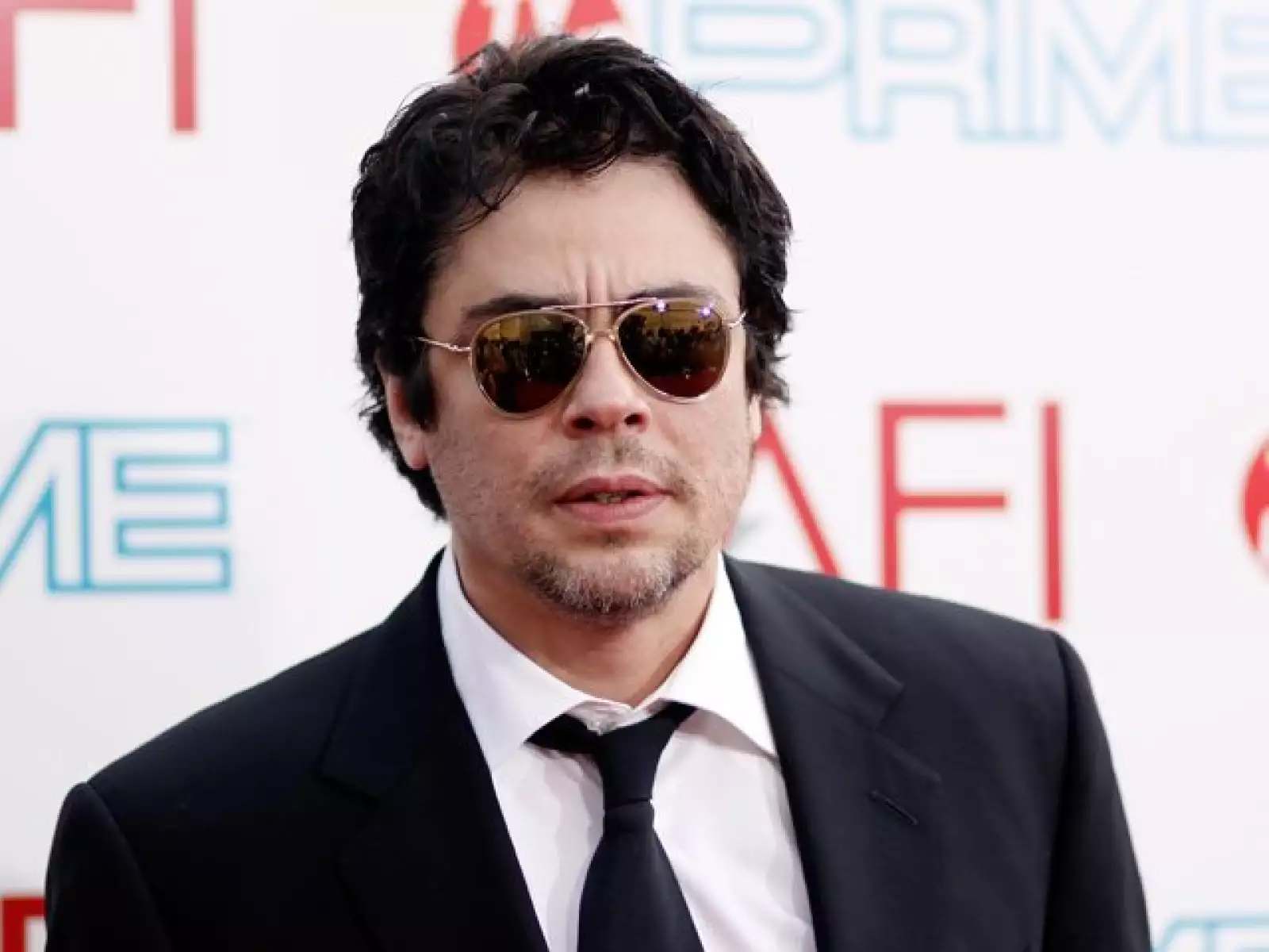 Benicio del Toro asistió al evento pero no se quitó sus lentes de sol.