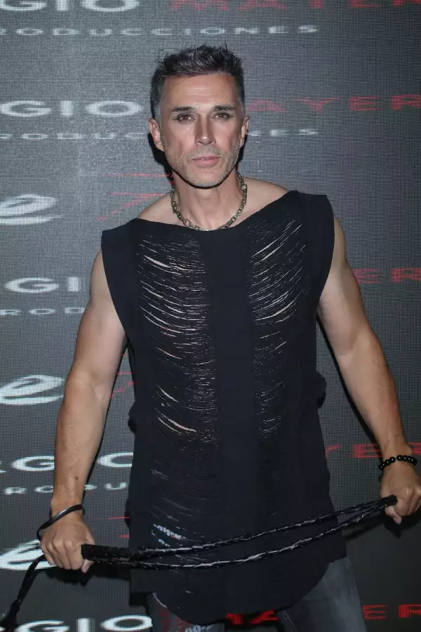 'Siete' - Black Carpet & Show
