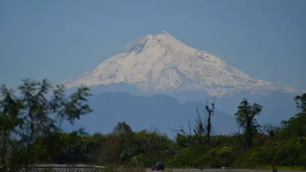 Vista del "Citlaltépetl" o Pico de Orizaba desde la carretera Xalapa-Coatepec en Veracruz. 