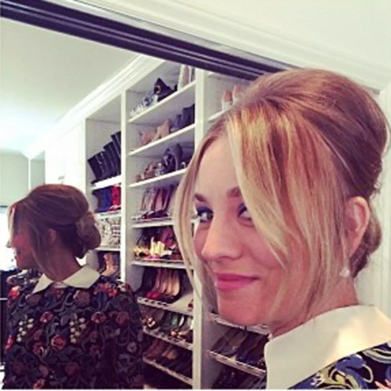 Después de la fiesta el peinado tan lindo que llevaba acabó completamente deshecho, y para comprobarlo publicó una fotografía posterior.