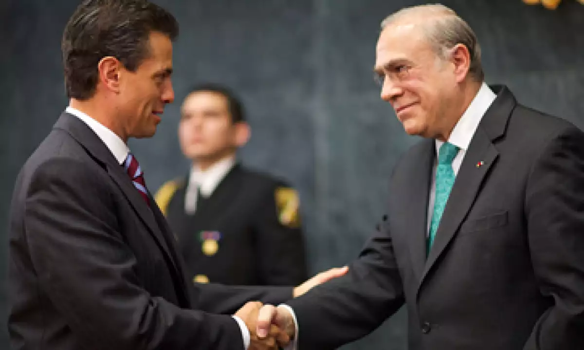Gurría –der- alertó por los altos niveles de desempleo de los jóvenes. (Foto: Notimex)