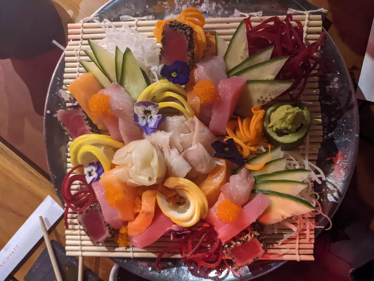 Sushi "n" Raw Bar. 
