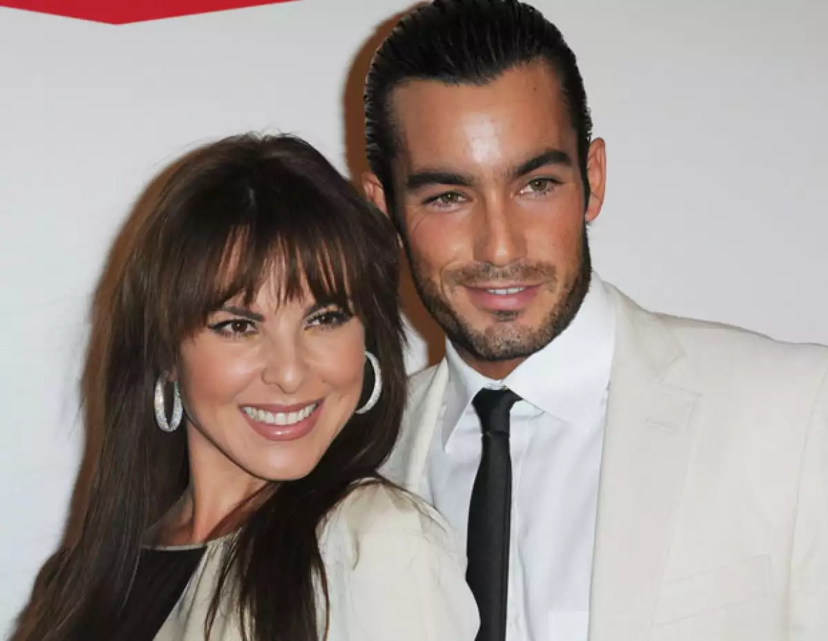 Mientras Aarón grababa la telenovela `Teresa´ en México; Kate grababa `La reina del Sur´ en colombia, Estados Unidos y España.