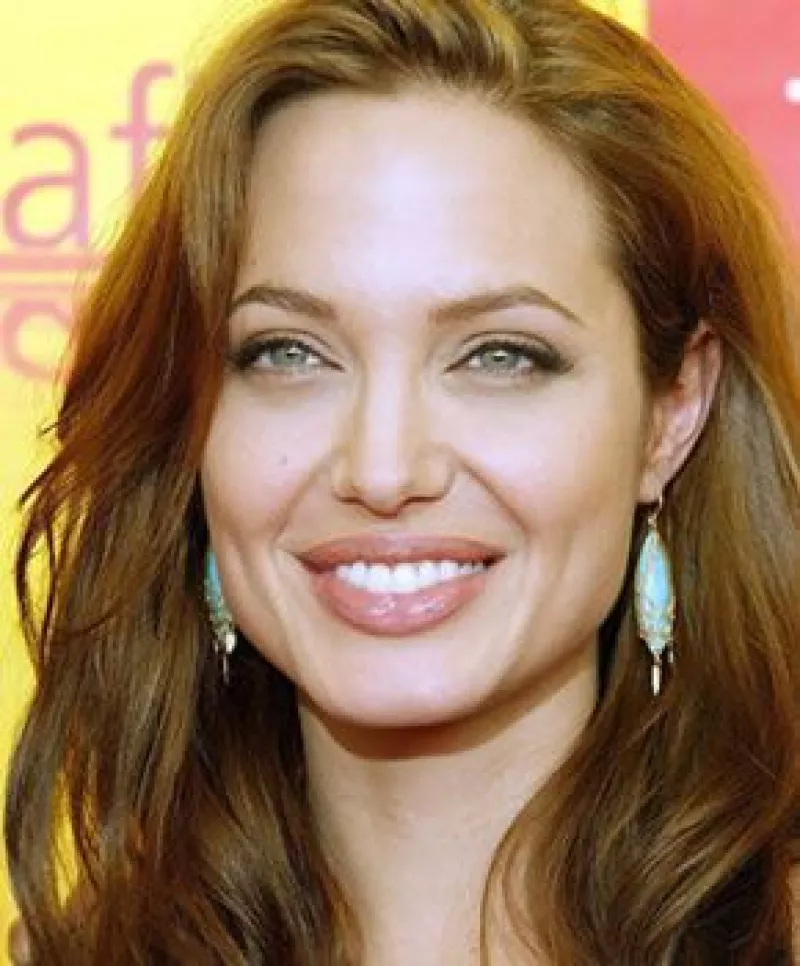 La mejor forma de sacar provecho de las facciones es encontrar el peinado perfecto.