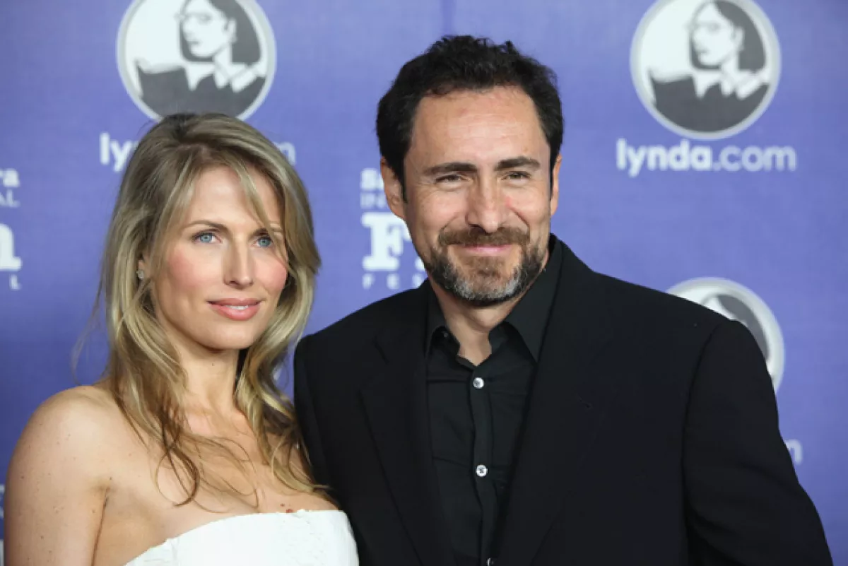 Demian Bichir y Stefanie Sherk.