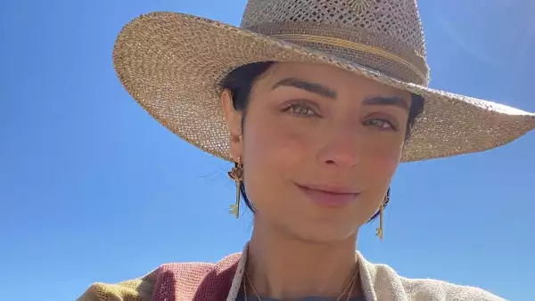 Aislinn Derbez