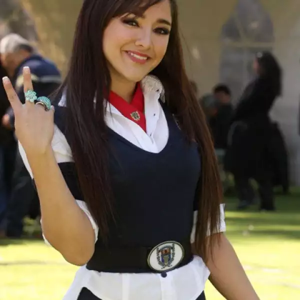 Para la telenovela, Belinda y Poncho se sometieron a largas sesiones de maquillaje pues sus personajes debían disfrazarse.