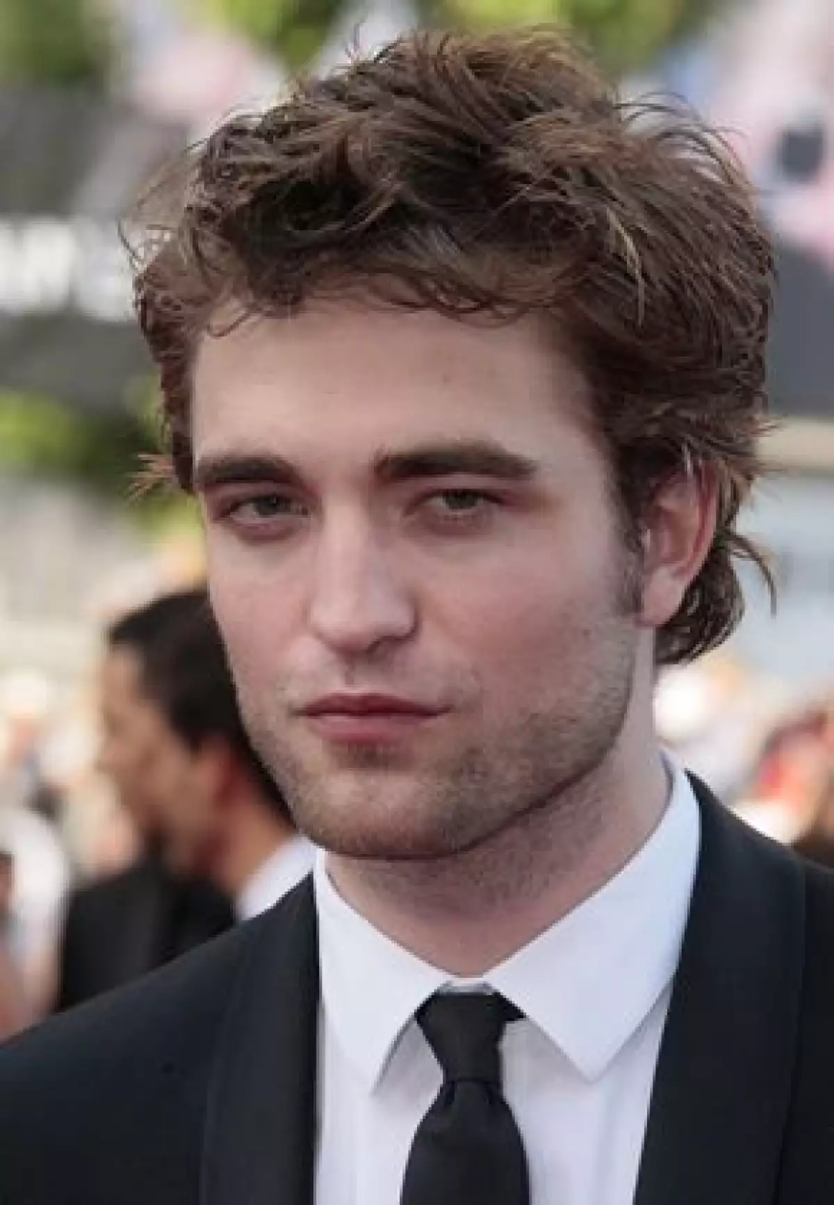 El protagonista de ‘Crepúsculo’ colaboró con la amfAR durante el festival de cine en Cannes y logró recaudar 40 mil dólares para la lucha contra el SIDA.