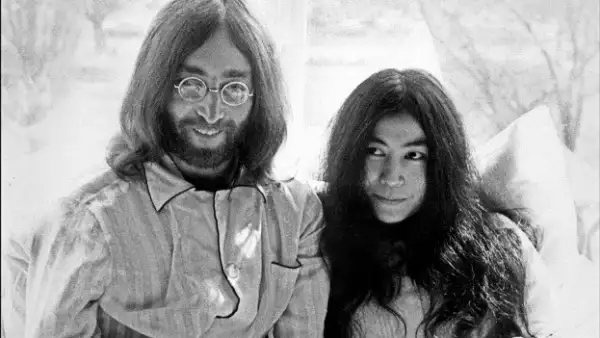 John Lennon y Yoko Ono son fotografiados en Amsterdam