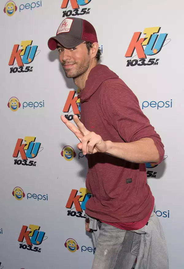 Enrique Iglesias también envió un mensaje de apoyo a las familias de las víctimas y a la comunidad gay.