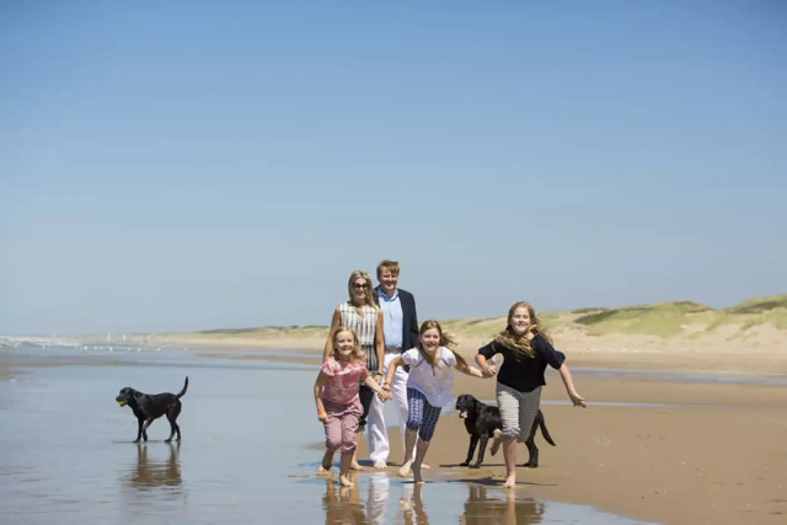 La familia real de Holanda fue fotografiada en las costas de Wassenaar.
