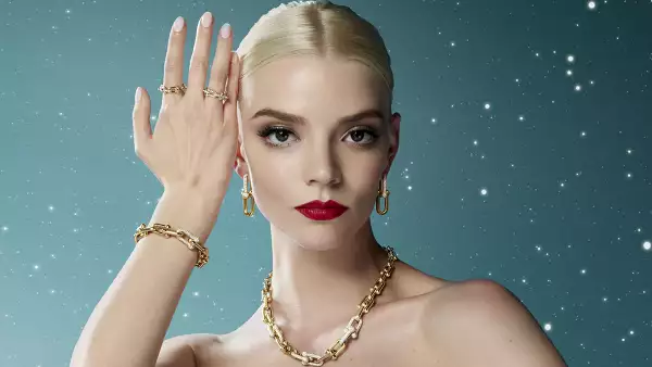 tiffany campaña navidad anya taylor joy