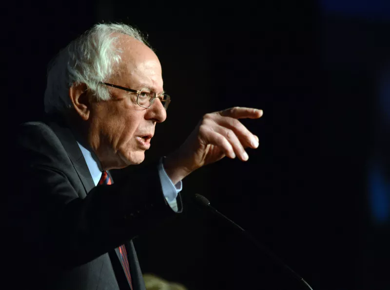 El precandidato se confesó admirador del papa, aunque discorda con él en materia de derechos de las mujeres.