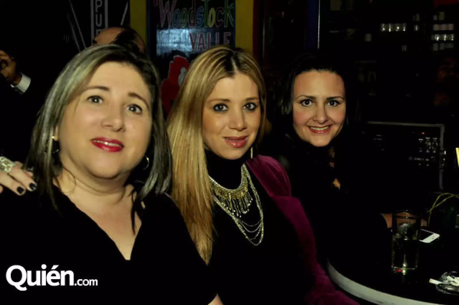 Alicia y Alejandra Martínez con Yamile Yunes