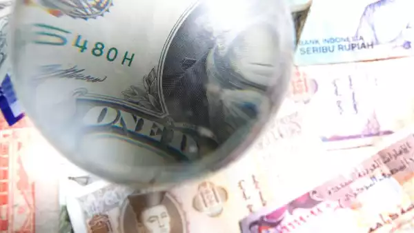 bola de cristal - predicción económica - economía - futuro