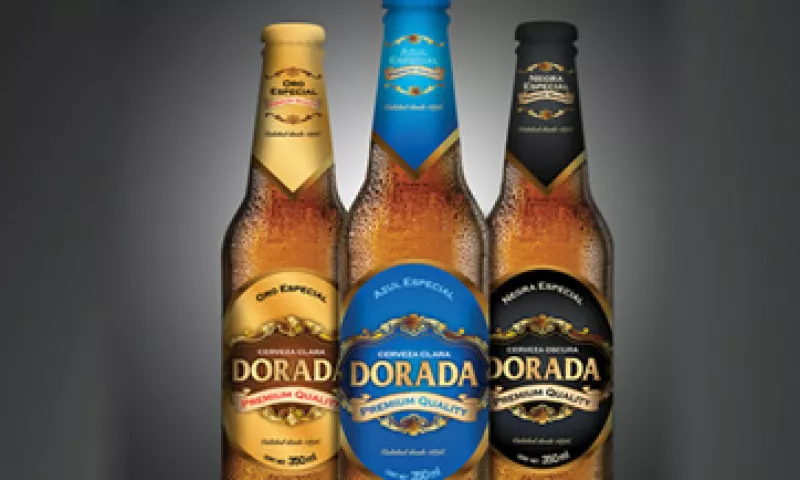 Dorada Premium Quality es fabricada por la guatemalteca Cervecería Centroamericana, misma que elabora la marca Gallo.  (Foto: Cortesía de Walmart de México )