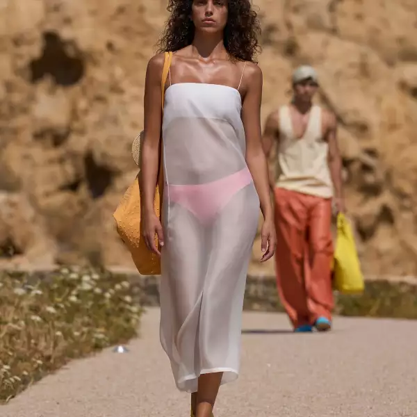 Jacquemus PO S27 009.jpg