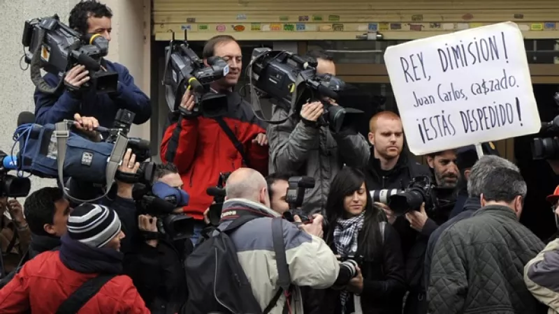 camarografos esperan al rey de españa