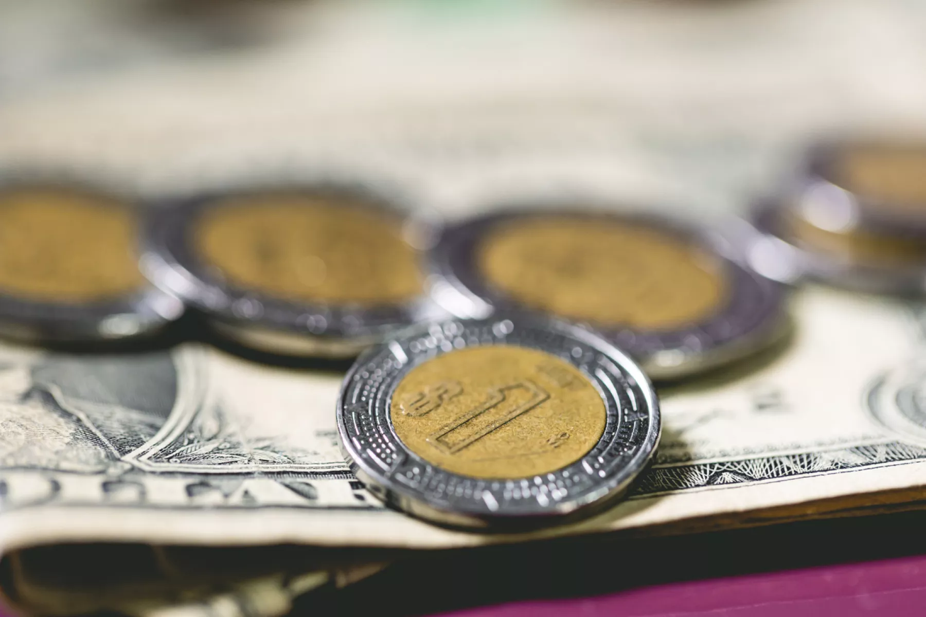 Peso mexicano hoy, 21 de mayo 2024: retrocede ante el dólar