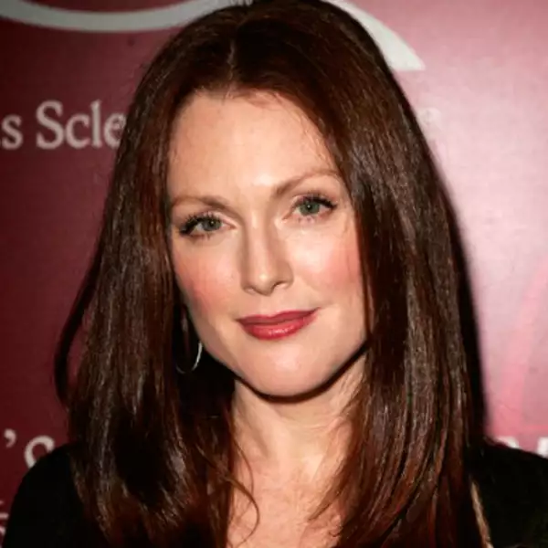 Talento, fama y apariencia. Por Julianne Moore no pasa el tiempo.
