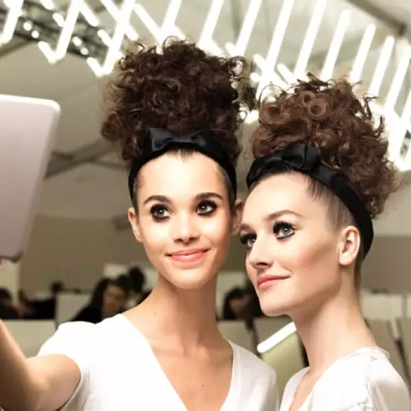 Los moños en el pelo fueron protagonistas en la pasarela de Chanel.
