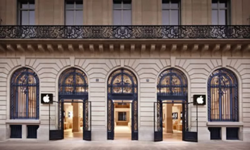 El palacio minorista crea un ambiente mixto de modernidad y tradición. (Foto: Cortesía de Fortune/Apple)